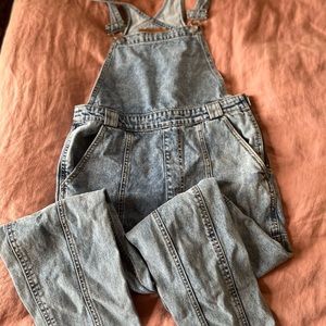 Levi’s mom utility overalls
